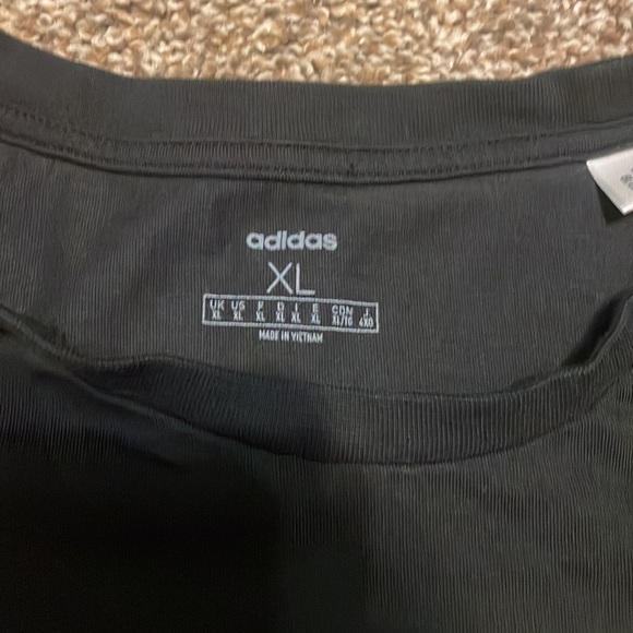 Adidas short sleeve tee. Men’s size XL. - Picture 3 of 4